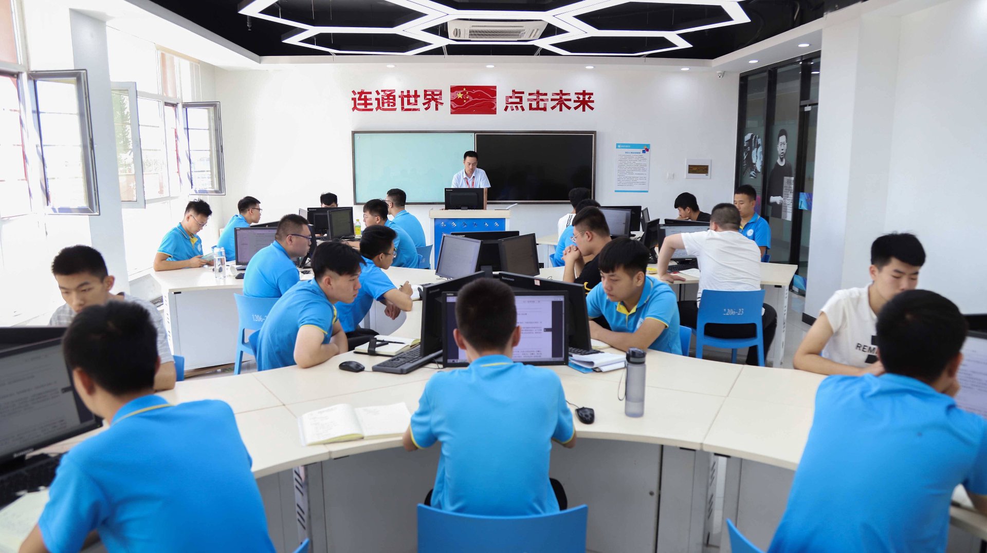 摩鑫科技